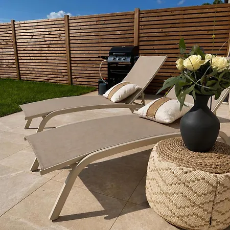 Wesvillas No2 Modern House, Private Jacuzzi * Beuzeville