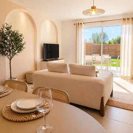 Wesvillas No2 Modern House, Private Jacuzzi Semesterbostad