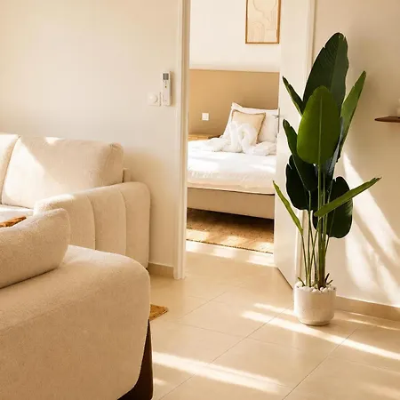 Semesterbostad Wesvillas No2 Modern House, Private Jacuzzi