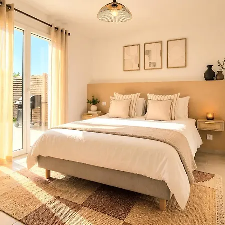 Wesvillas No2 Modern House, Private Jacuzzi Semesterbostad *