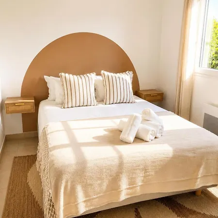 Wesvillas No2 Modern House, Private Jacuzzi *