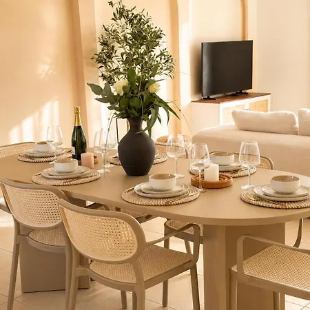 Wesvillas No2 Modern House, Private Jacuzzi *