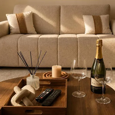 Wesvillas No2 Modern House, Private Jacuzzi *
